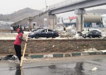 Windstorm damages Kugbo bus terminal in Abuja