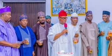 L-R: Senators Sharafadeen Alli, Simon Lalong, Deputy Senate President, Jibrin Barau; President of the Senate, Godswill Akpabio, Senate Leader, Opeyemi Bamidele, Senate Whip, Tahir Monguno and Senator Marshall Katung, during cutting of cake to celebrate Senators born in the Month of April and May, in the Senate President’s office yesterday. Photo: Senate President’s Office