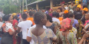 Joy in Nkporo wards as APC candidate, Ukwa’s gifts lift women, elderly amid hard times