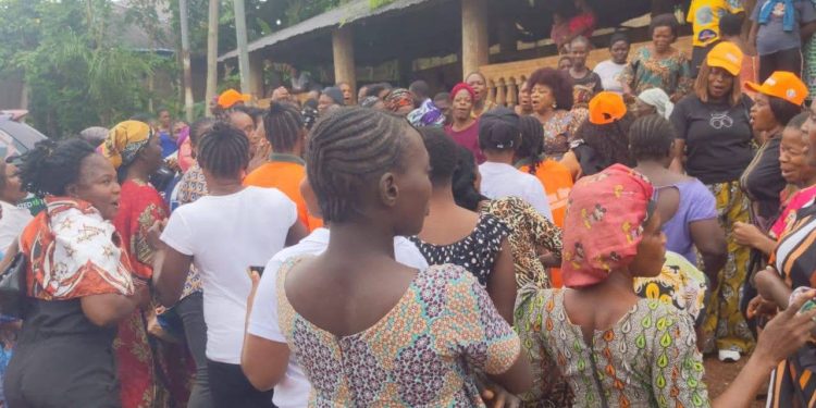 Joy in Nkporo wards as APC candidate, Ukwa’s gifts lift women, elderly amid hard times